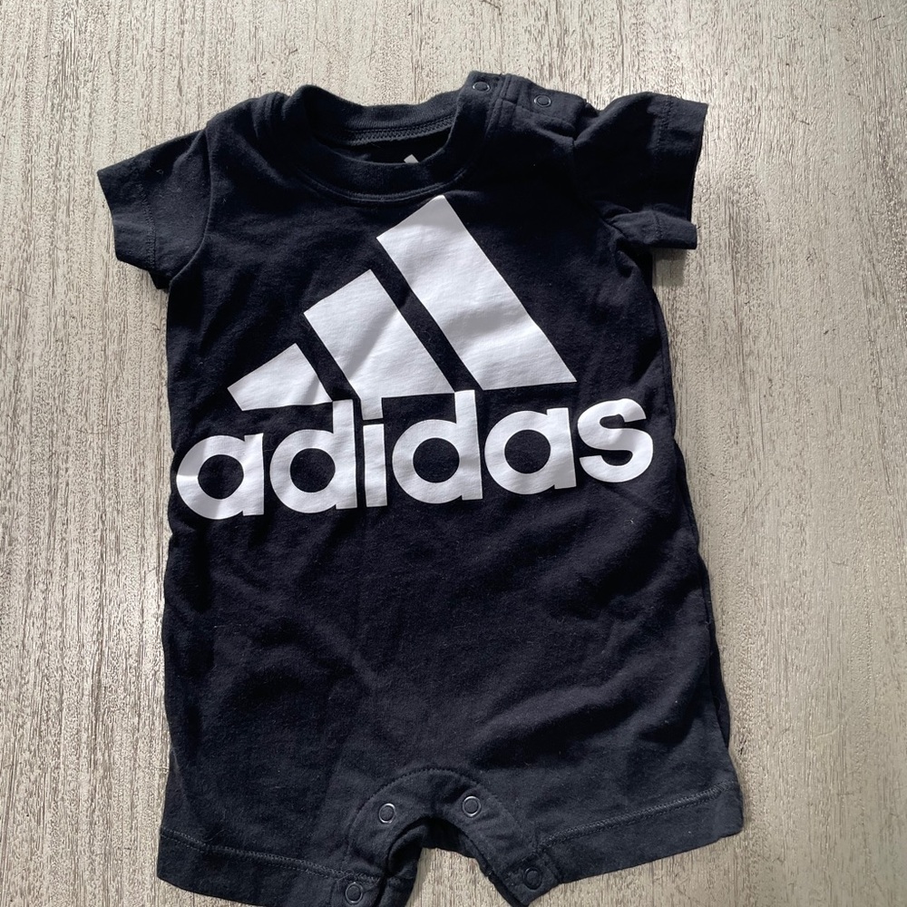 Adidas romper
